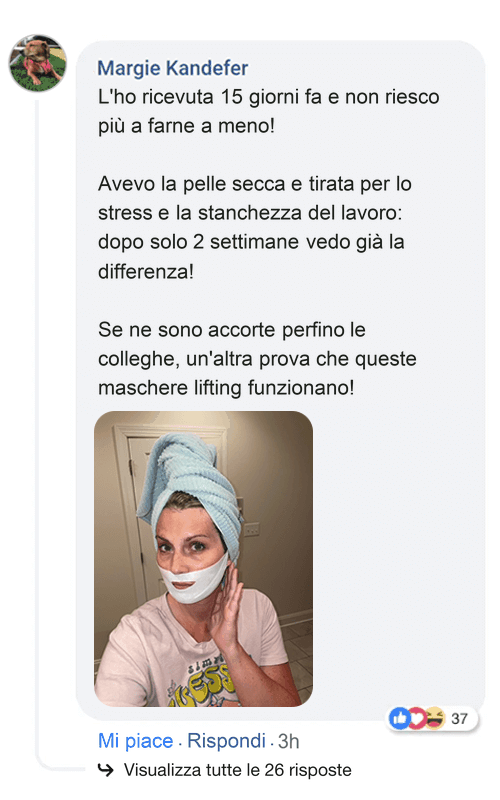 Donna con asciugamano in testa e maschera viso, in una recensione del prodotto.